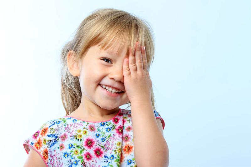 10 sinais de que seu filho precisa de óculos ou lentes de contacto