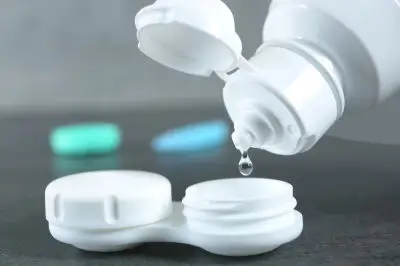 Use Líquido para limpeza das suas lentes de contacto!