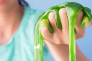 Slime com líquido de lentes de contacto