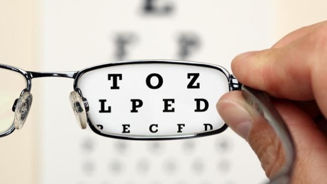 É apropriado usar óculos de leitura de farmácia?