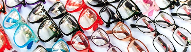 Como escolher óculos de leitura de qualidade