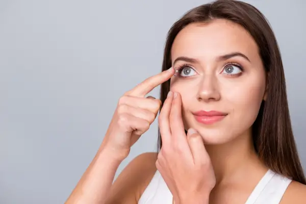 Lentes diárias ou mensais: quais escolher? Lentes diárias ou mensais: quais escolher?