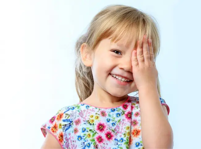 10 sinais de que seu filho precisa de óculos ou lentes de contacto 10 sinais de que seu filho precisa de óculos ou lentes de contacto