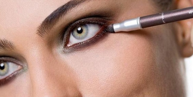 Doenças visuais: Uso cosméticos