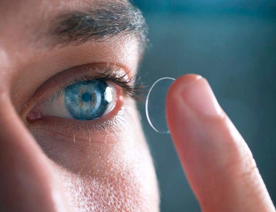 O que acontece se colocar uma lente de contacto rasgada?