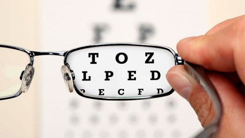 É apropriado usar óculos de leitura de farmácia?