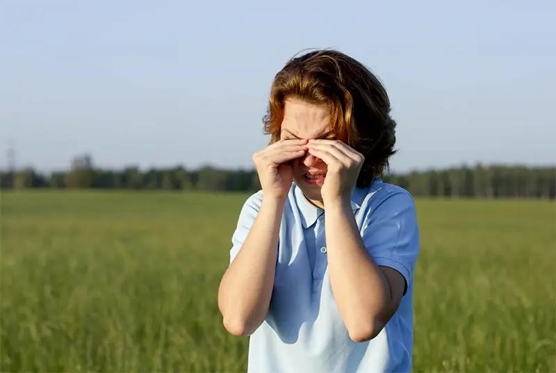 Causas da comichão nos olhos ao usar lentes de contacto Causas da comichão nos olhos ao usar lentes de contacto