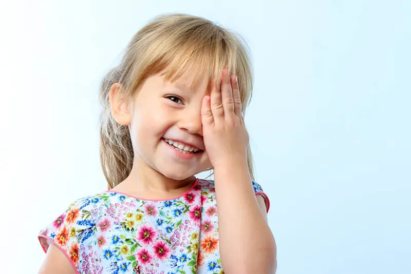 10 sinais de que seu filho precisa de óculos ou lentes de contacto 10 sinais de que seu filho precisa de óculos ou lentes de contacto